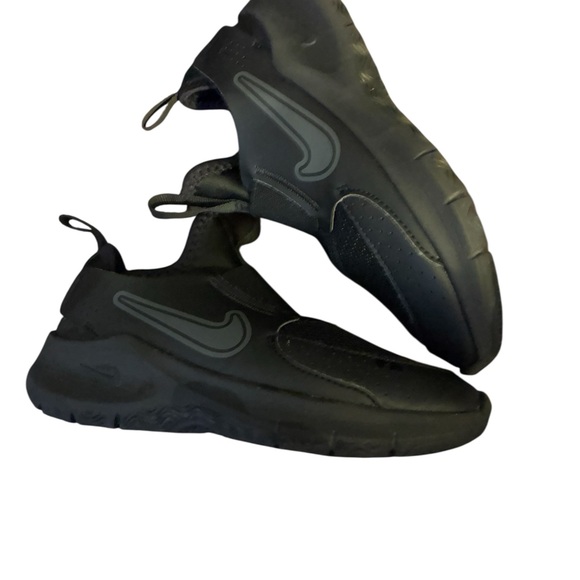 Kids Black Nike Slip-On Sneakers - Picture 4 of 5